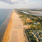 Daire Bright Flat With Shared Garden Bibione