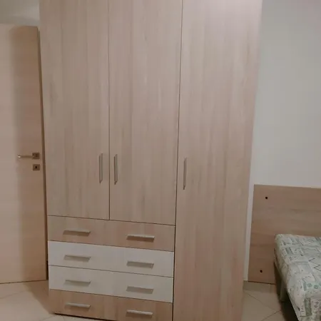 Bright Flat With Shared Garden Бібіоне