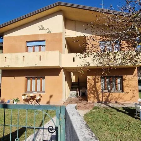 Daire Bright Flat With Shared Garden *