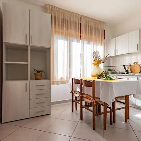 Daire Bright Flat With Shared Garden *