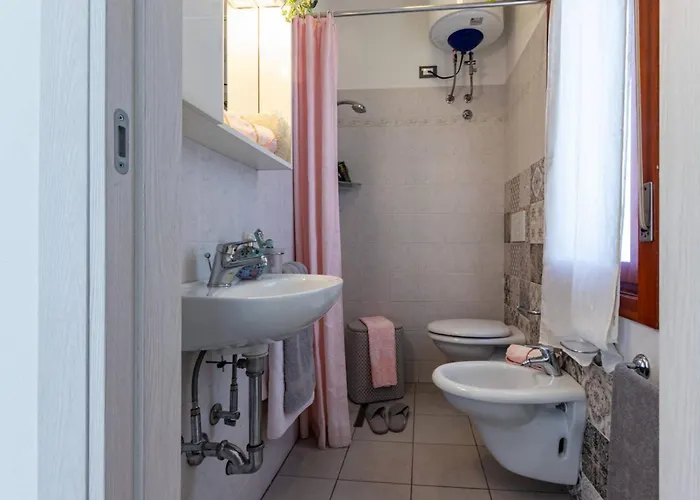 Bright Flat With Shared Garden