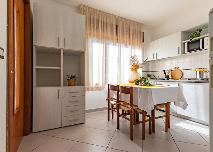 Daire Bright Flat With Shared Garden *