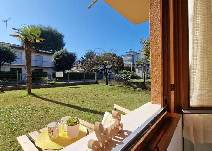 Daire Bright Flat With Shared Garden *